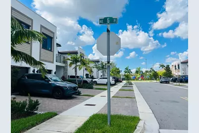 560 NE 206th Ln, Miami, FL 33179 - Photo 20