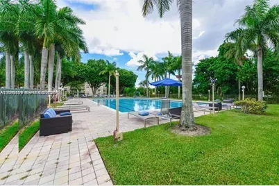 9350 Fontainebleau Blvd #209, Miami, FL 33172 - Photo 1