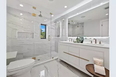 510 W 30th St, Miami Beach, FL 33140 - Photo 16