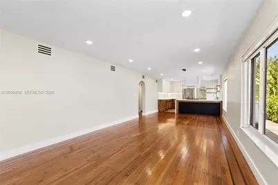 8934 Hawthorne Ave, Surfside, FL 33154 - Photo 10