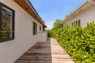 8934 Hawthorne Ave, Surfside, FL 33154 - Photo 44