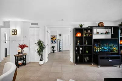 1334 Collins Ave #403, Miami Beach, FL 33139 - Photo 8