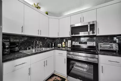 1334 Collins Ave #403, Miami Beach, FL 33139 - Photo 12