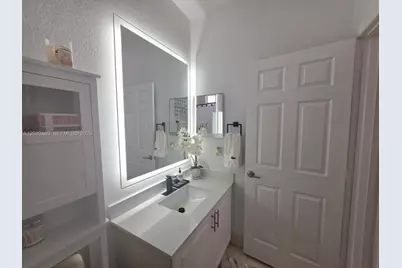 7800 NW 116th Pl, Doral, FL 33178 - Photo 18