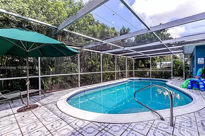 17860 NE 9th Pl, North Miami Beach, FL 33162 - Photo 2