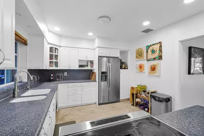 9325 NE 5th Ave, Miami Shores, FL 33138 - Photo 16