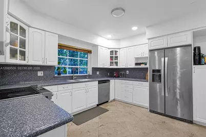 9325 NE 5th Ave, Miami Shores, FL 33138 - Photo 14