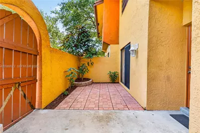 9014 NW 45th Ct, Sunrise, FL 33351 - Photo 6