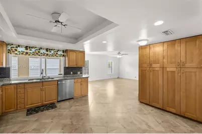 7700 NW 11th Pl, Plantation, FL 33322 - Photo 8
