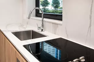 11 NE 6th St, Miami, FL 33132 - Photo 6