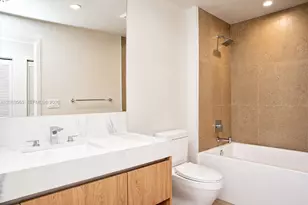 11 NE 6th St, Miami, FL 33132 - Photo 12