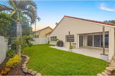 1315 Bayview Cir, Weston, FL 33326 - Photo 6