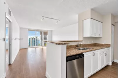 1155 Brickell Bay Dr #2905, Miami, FL 33131 - Photo 2