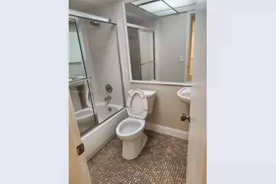 1638 SE Embassy Dr #209, West Palm Beach, FL 33401 - Photo 4