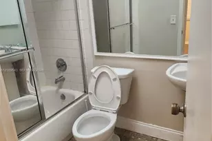 1638 SE Embassy Dr, West Palm Beach, FL 33401 - Photo 4