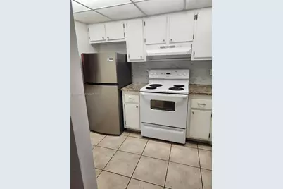 1638 SE Embassy Dr #209, West Palm Beach, FL 33401 - Photo 2