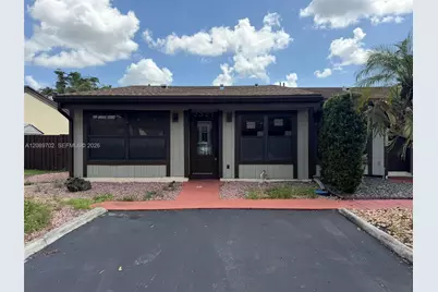 2321 Poinsetta Ct, Pembroke Pines, FL 33026 - Photo 2