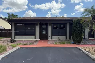 2321 Poinsetta Ct, Pembroke Pines, FL 33026 - Photo 2