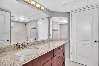 2820 N Oakland Forest Dr #104, Oakland Park, FL 33309 - Photo 28