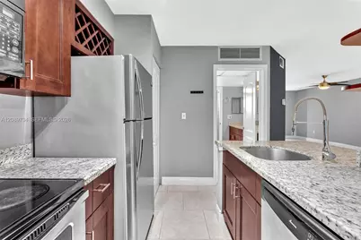 2820 N Oakland Forest Dr #104, Oakland Park, FL 33309 - Photo 16