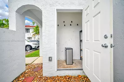 2414 San Remo Cir, Homestead, FL 33035 - Photo 6