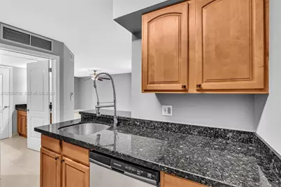 2820 N Oakland Forest Dr #102, Oakland Park, FL 33309 - Photo 8