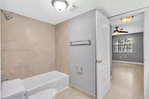2820 N Oakland Forest Dr, Oakland Park, FL 33309 - Photo 26