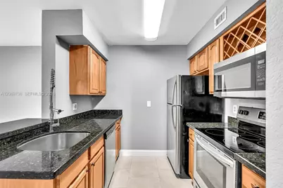 2820 N Oakland Forest Dr #102, Oakland Park, FL 33309 - Photo 4