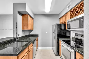 2820 N Oakland Forest Dr, Oakland Park, FL 33309 - Photo 4