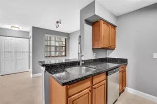 2820 N Oakland Forest Dr, Oakland Park, FL 33309 - Photo 6