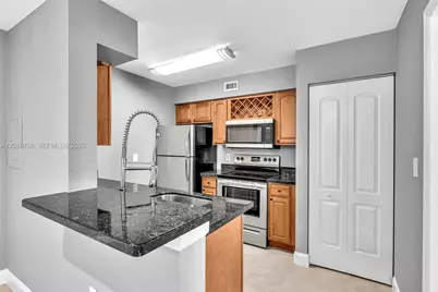 2820 N Oakland Forest Dr #102, Oakland Park, FL 33309 - Photo 1