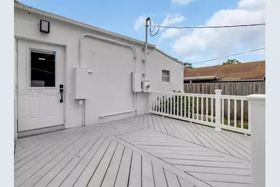 345 NW 44th St, Miami, FL 33127 - Photo 18