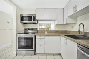 10525 SW 112th Ave, Miami, FL 33176 - Photo 14