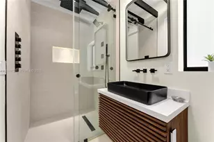 925 Stillwater Dr, Miami Beach, FL 33141 - Photo 20