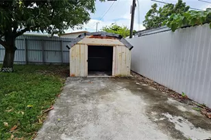 580 W 34th Pl, Hialeah, FL 33012 - Photo 28