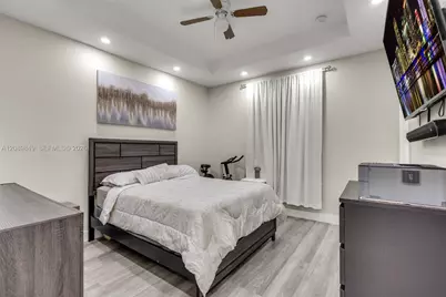 3305 W 93rd Pl, Hialeah, FL 33018 - Photo 16