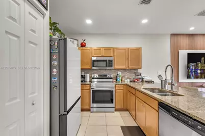 3305 W 93rd Pl, Hialeah, FL 33018 - Photo 10