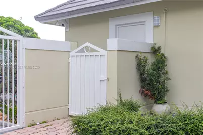 4759 NW 98th Pl, Doral, FL 33178 - Photo 4