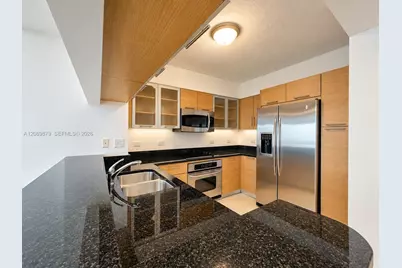 31 SE 5th St #1805, Miami, FL 33131 - Photo 4