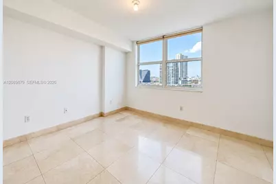 31 SE 5th St #1805, Miami, FL 33131 - Photo 8