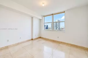 31 SE 5th St, Miami, FL 33131 - Photo 8