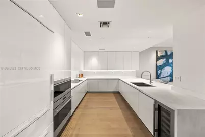 801 S Pointe Dr #PH 2, Miami Beach, FL 33139 - Photo 22