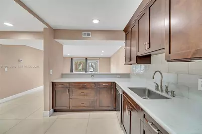 4848 NW 24th Ct #118, Lauderdale Lakes, FL 33313 - Photo 6