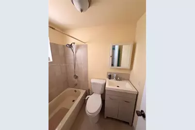 671 E 39th St, Hialeah, FL 33013 - Photo 6