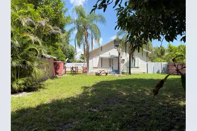 112 SE 3rd St, Hallandale Beach, FL 33009 - Photo 10