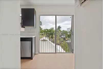 8631 NW 4th Ter #1001, Miami, FL 33126 - Photo 12