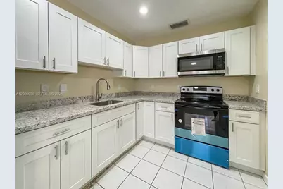 873 SW 10th St, Florida City, FL 33034 - Photo 2