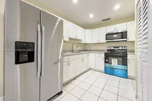 873 SW 10th St, Florida City, FL 33034 - Photo 2