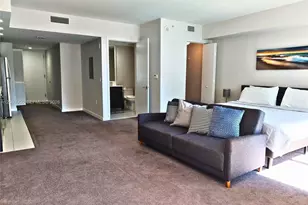 31 SE 6th St, Miami, FL 33131 - Photo 6