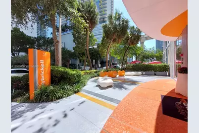 31 SE 6th St #1405, Miami, FL 33131 - Photo 2